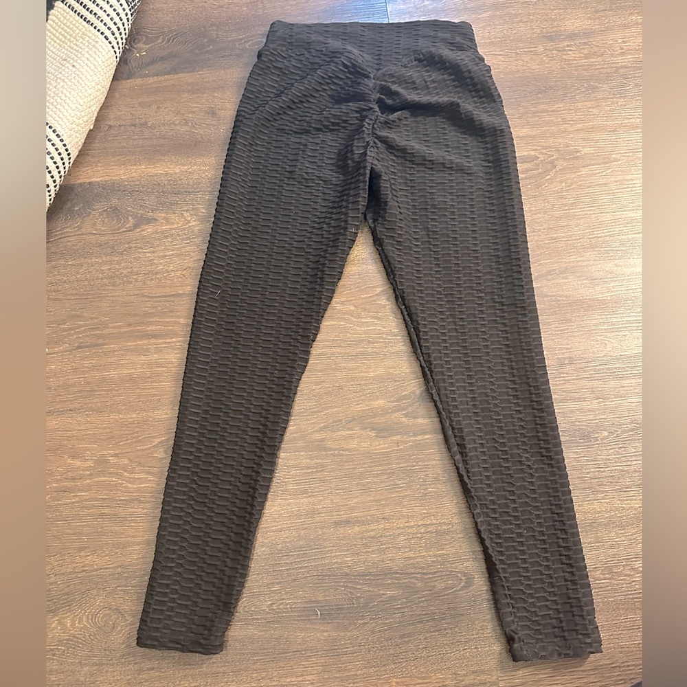Scrunch butt textured leggings